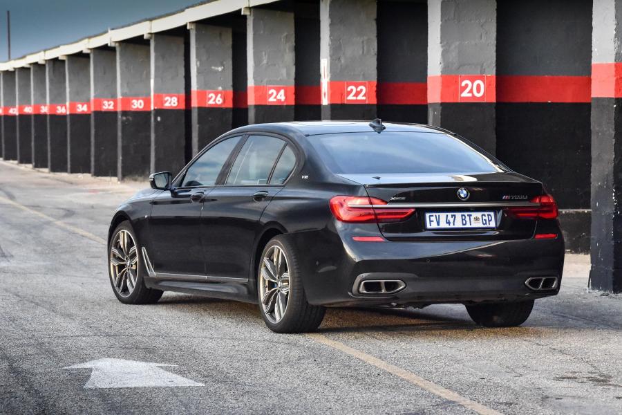  BMW M760Li xDrive 2017 года  (ZA) (фото 11 из 21)